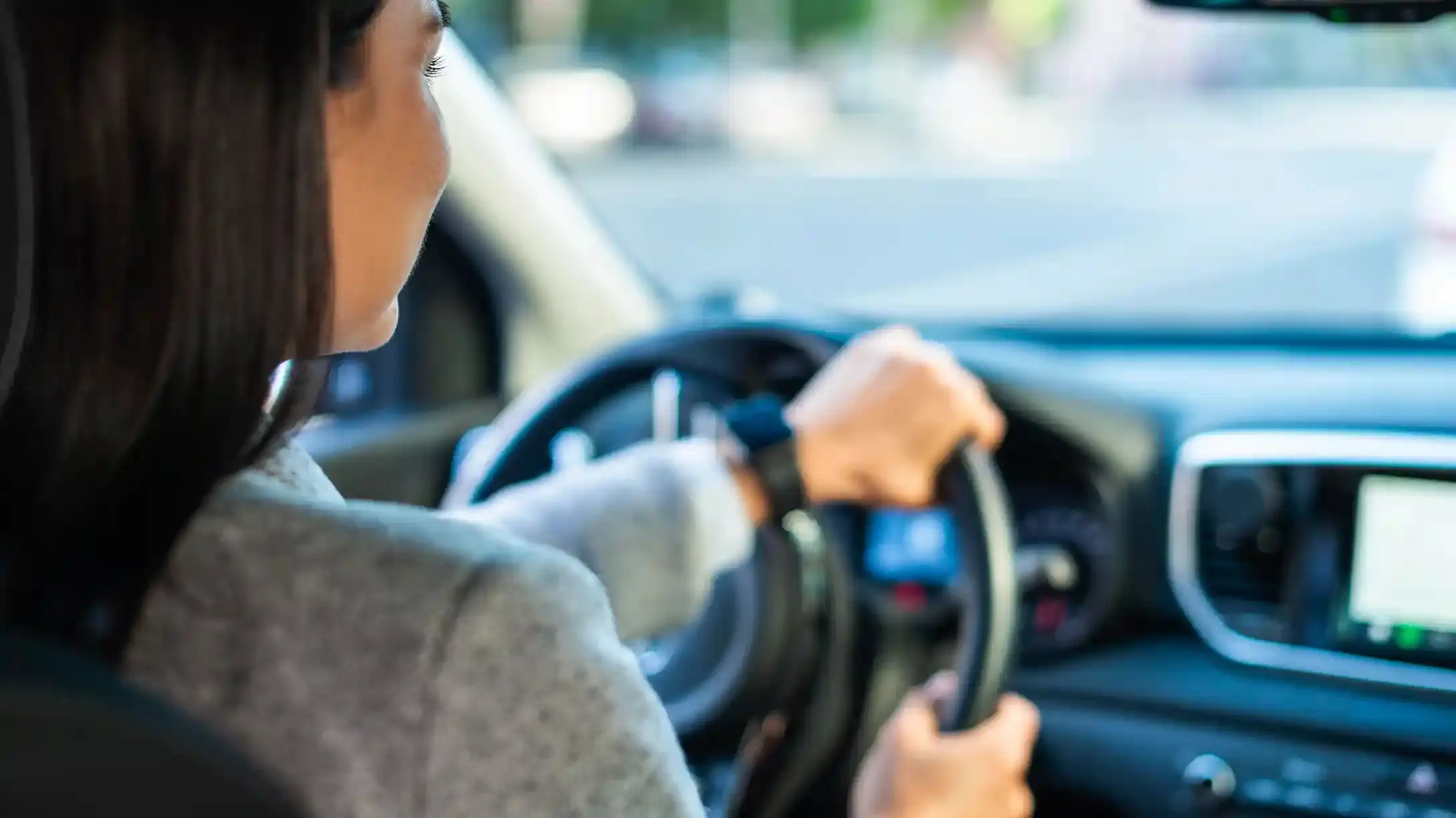 En qué consiste la alerta de tráfico cruzado en reversa