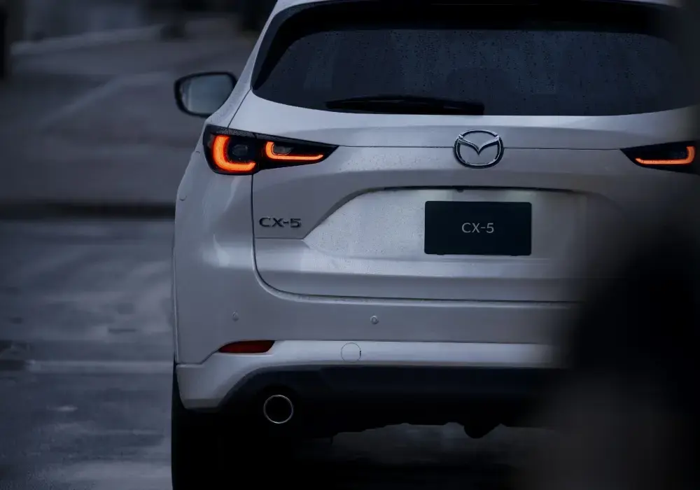 Sistema de frenos ABS de Mazda evitando el bloqueo de ruedas.