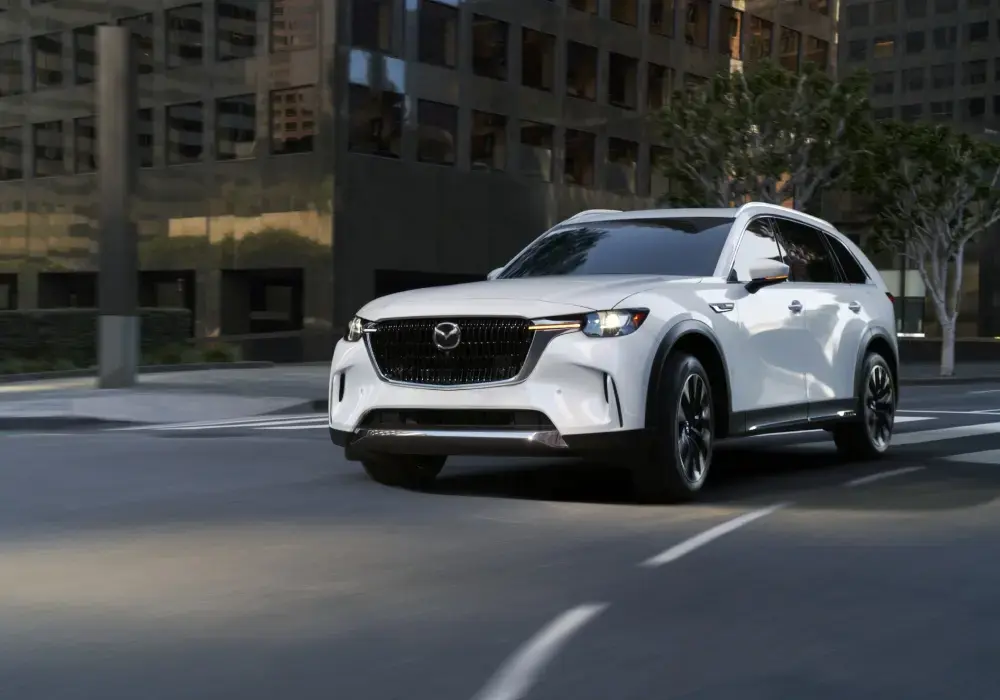 Fiscalización de velocidad máxima en ciudad con radar de tránsito en Chile.