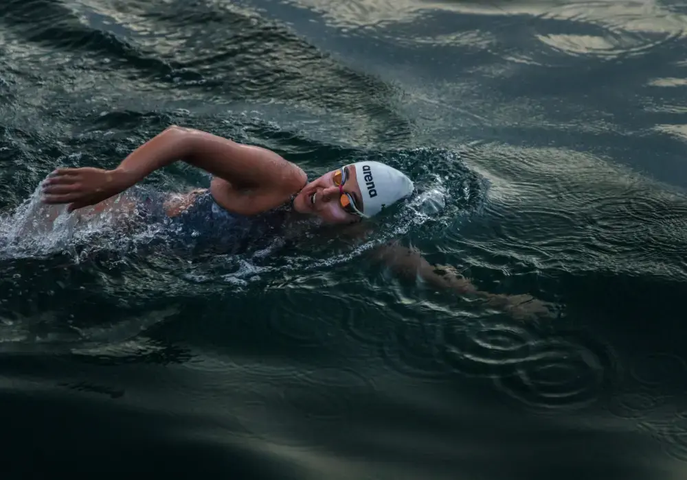 Bárbara Hernández logra travesía histórica al cruzar el Canal de La Mancha