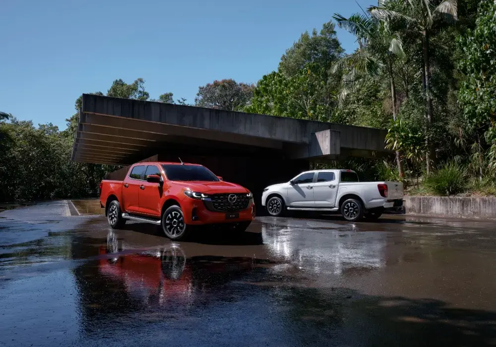 Qué camioneta comprar: Mazda BT-50 en camino de ripio o barro.