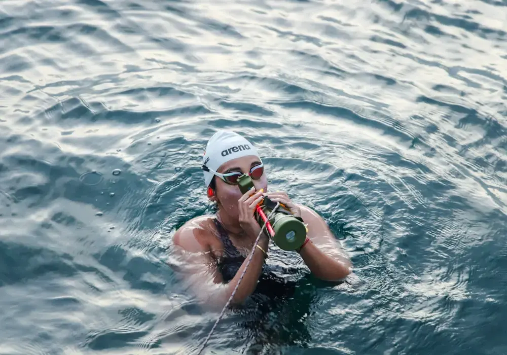 Bárbara Hernández logra travesía histórica al cruzar el Canal de La Mancha