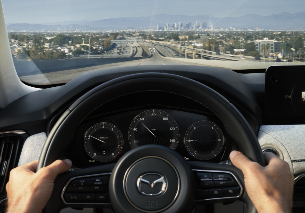 Elementos de seguridad pasiva en autos Mazda, como airbags y carrocería de alta resistencia.