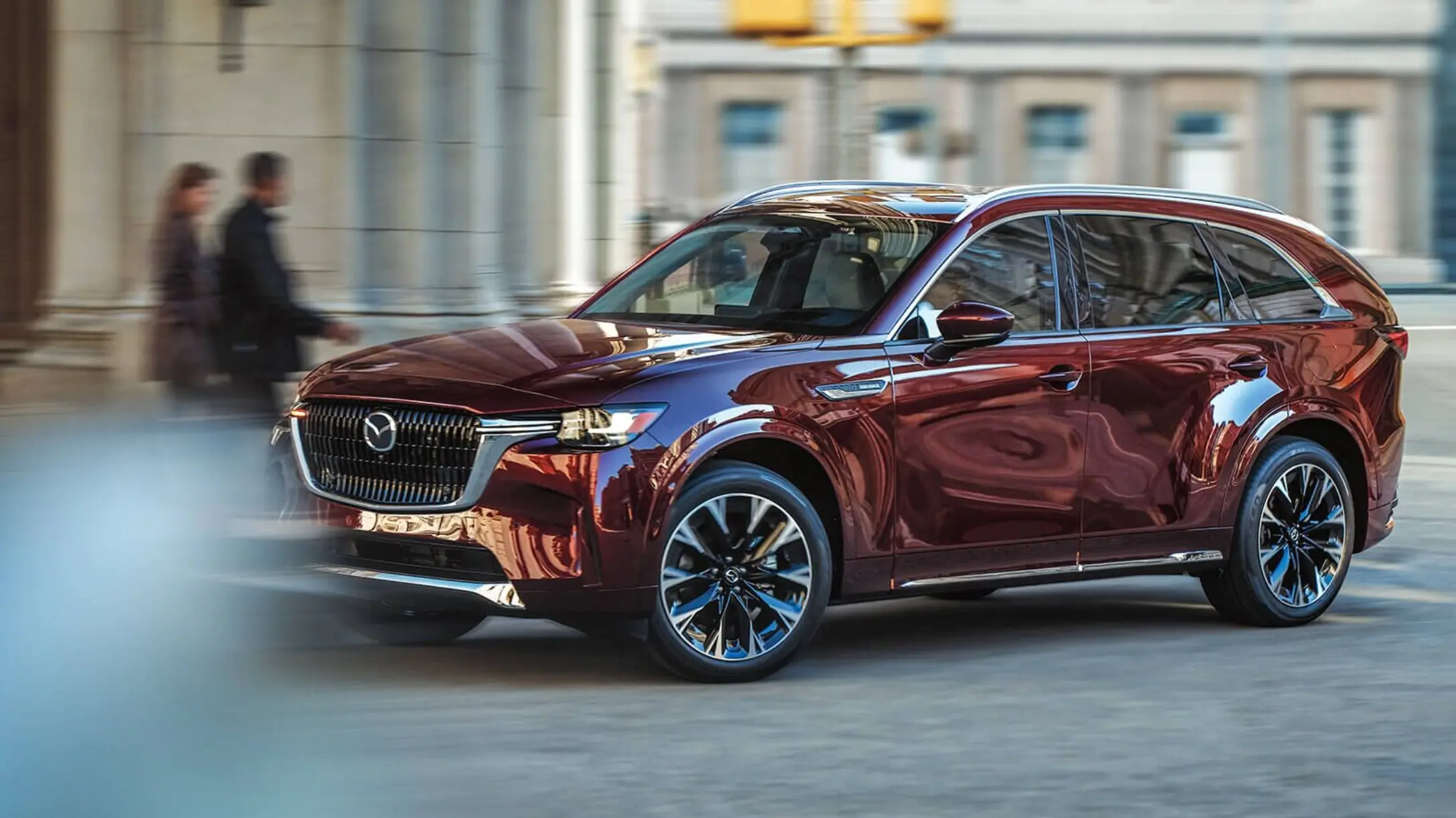 SUV de 3 filas con familia viajando en carretera en Chile