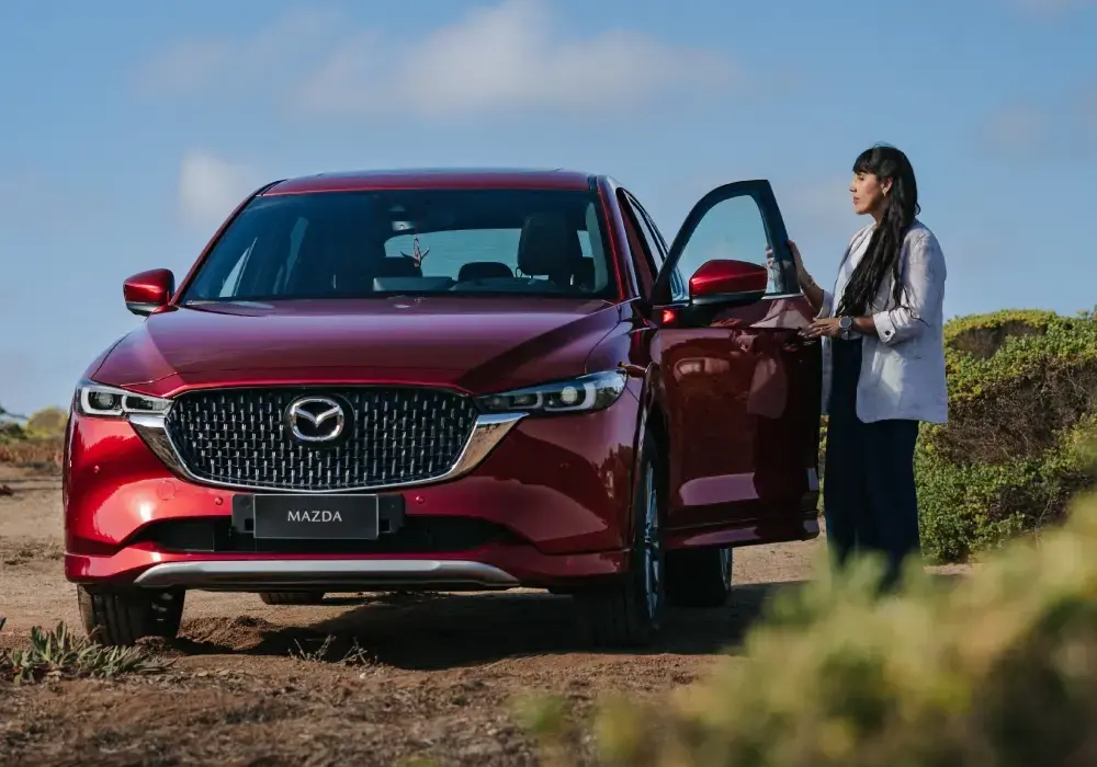 Reconocida deportista Barbara Hernandez junto a Mazda CX-5