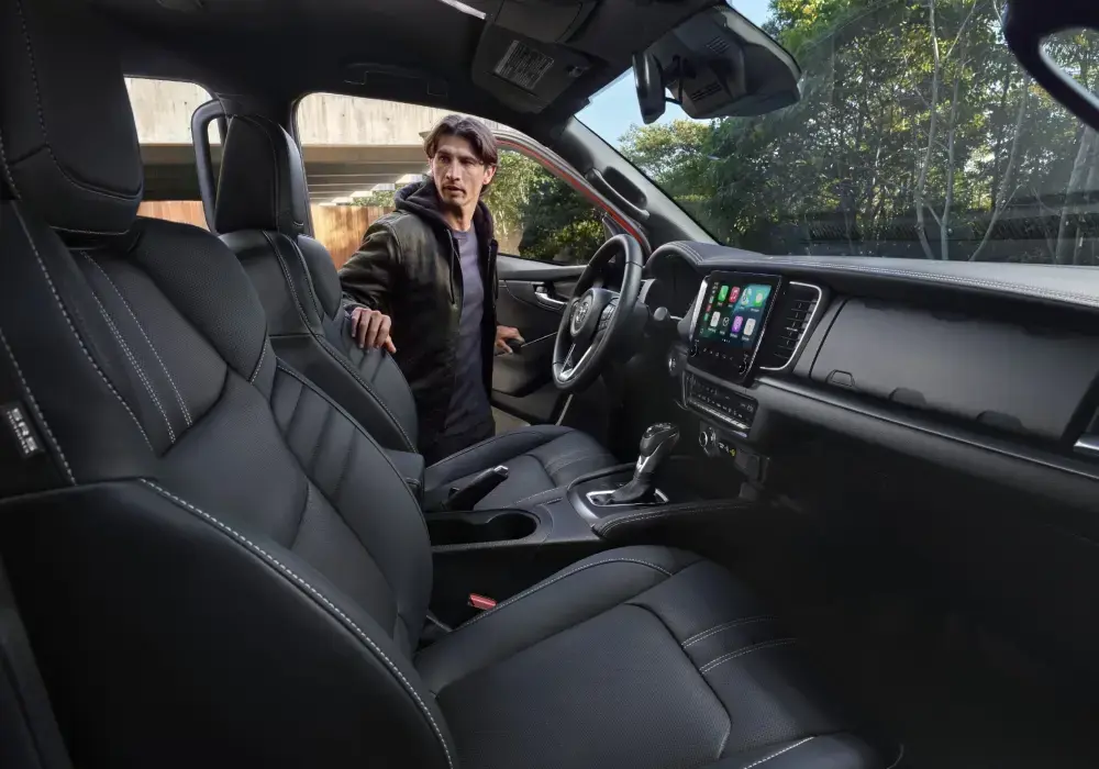 Interior de pickup Mazda BT-50.