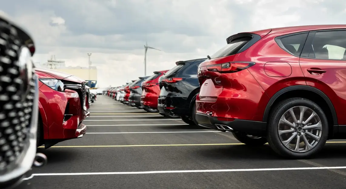 Estacionamiento con modelos Mazda CX-60